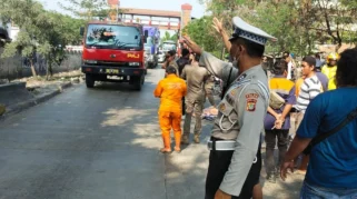 Pengendara Motor AAJ Tewas Tertindih Truk Trailer di Jakarta Utara