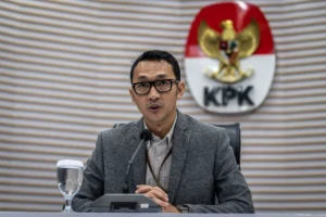 Pengusaha Rokok Haji Her Diperiksa KPK, Akui Menginap di Grand Hyatt dan Tolak Kenal Tersangka Bea Cukai