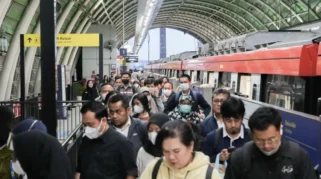 Penurunan 10 Persen Penumpang LRT Jabodebek pada Hari Pertama Kerja Dari Rumah PNS