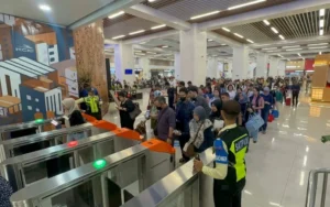 Pintu Whoosh Ditahan Penumpang di Padalarang, KCIC Tegas Larang Tindakan Serupa