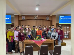 PKK Desa Lebakrejo Rayakan Hari Kartini dengan Kegiatan Tukar Kado
