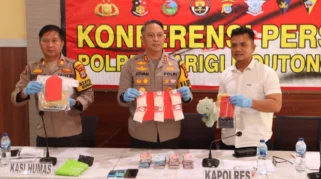 Polisi Tangkap Pengedar Sabu yang Buang 17 Paket di Mobil Patroli Setelah Kecelakaan Tunggal