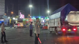 Polresta Banyuwangi Atur Arus Lalu Lintas di Pelabuhan Ketapang demi Kelancaran Pengiriman Logistik