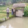 Polsek Srono Evakuasi ODGJ dari Gubuk Sawah Usai Laporan DM Instagram