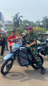 Prabowo Desak Gubernur dan TNI Beli Mobil Listrik Buatan Dalam Negeri