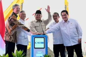 Prabowo Resmikan Pabrik Perakitan Kendaraan Listrik di Magelang