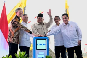 Presiden Prabowo Resmikan Pabrik EV di Magelang, Target Produksi Sedan Listrik Massal 2028