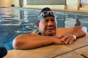 Presiden Prabowo Subianto Berenang Pagi di Hambalang Sebelum Berangkat ke Retret DPRD di Magelang
