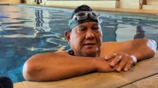 Presiden Prabowo Subianto Berenang Pagi di Hambalang Sebelum Berangkat ke Retret DPRD di Magelang