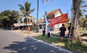 Puluhan Spanduk Tolak Kuliner Nonhalal di Parangjoro Sukoharjo Memicu Protes Warga