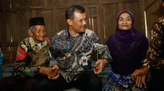 Puluhan Tahun Tinggal di Rumah Bocor, Salami Kini Bisa Tidur Tenang