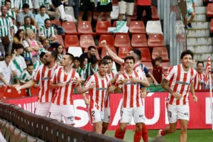 Racing Santander Menang 3-1 atas Sporting Gijón, Villalibre Ganda, dan Insiden Insult Pelatih