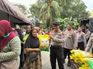 Ratusan Warga Jember Serbu Operasi Pasar Murah Pertamina