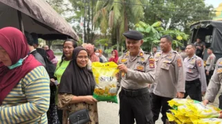 Ratusan Warga Jember Serbu Operasi Pasar Murah Pertamina