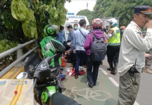 Remaja Tewas Akibat Jatuh dari Flyover Green Lake di Cipondoh