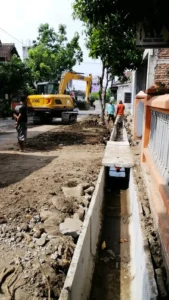 Respons Cepat URC Drainase Nganjuk Bersihkan Saluran Tersumbat di Desa Mungkung