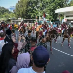 Ribuan Warga Ikuti Kirab HUT ke-80 Sultan HB X, 80 Gerobak Angkringan Gratis Disajikan