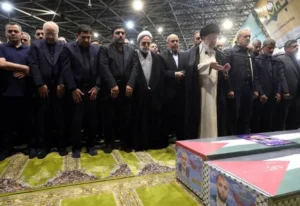 Ribuan Warga Iran Berkumpul untuk Mengenang 40 Hari Khamenei