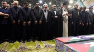 Ribuan Warga Iran Berkumpul untuk Mengenang 40 Hari Khamenei