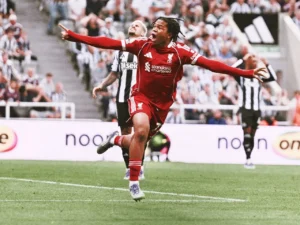 Rio Ngumoha Cetak Rekor dan Siap Memimpin Liverpool Lawan PSG di Anfield