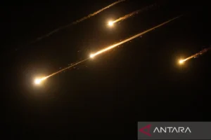 Rudal Iran Hantam Permukiman di Israel, Dua Warga Meninggal dan Sepuluh Luka-luka