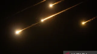 Rudal Iran Hantam Permukiman di Israel, Dua Warga Meninggal dan Sepuluh Luka-luka