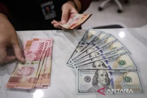 Rupiah Melemah ke Rp17.002 per Dolar, Tekanan Dipicu Pernyataan Trump
