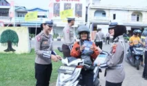 Satlantas Polresta Banyuwangi Bagikan Makan Siang dan Edukasi Keselamatan di Jalan Ketapang