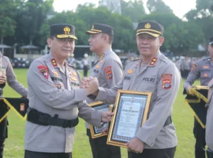 Sebanyak 59 Personel dan Masyarakat Dapat Penghargaan dari Polri di Situbondo