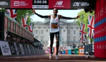 Sebastian Sawe Pecahkan Rekor Marathon Dunia di Bawah 2 Jam pada London Marathon 2026