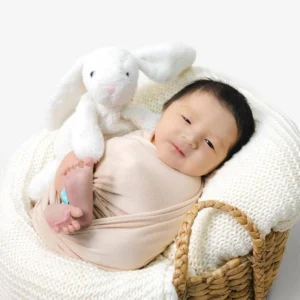 Selebriti Bergabung dalam Tedak Siten Andrew, Putra Erika Carlina, di Tangerang Selatan