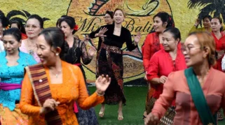 Semarak Hari Kartini di Pemkab Jember: Kebaya, Batik, dan Aksi Gotong Royong Lingkungan