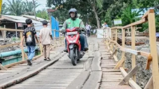 Sepuluh Titik Jembatan Darurat di Bojonegoro Ditarget Rampung Akhir Tahun 2024