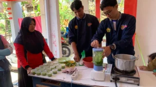 SERUNYA GERMAS CERIA: Mahasiswa KKN FKIP UNMUH Jember Edukasi Makanan Sehat di TK PGRI 1 Karang Nangkah