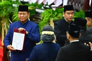 Seskab Teddy Temui Gibran Selama 1,5 Jam di Istana Wapres, Pembahasan Fokus pada Koordinasi Kebijakan Nasional