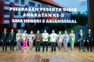 SMAN 2 Liwa Lepas 187 Siswa Kelas XII, Kepala Sekolah Budi Wiryawan Tekankan Peran Sebagai Contoh Masyarakat