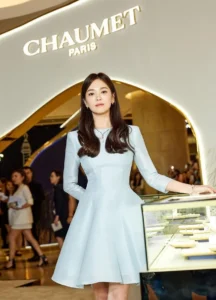 Song Hye Kyo Tampil Anggun di Acara Peluncuran Perhiasan Chaumet di Prancis