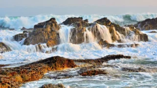 Spot Foto Instagram Terpopuler di Pantai Karang Taraje