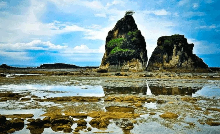 Spot Snorkeling Terbaik di Sawarna Srikandi