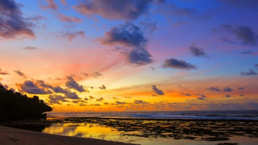 Spot Terbaik di Pantai Ciantir untuk Sunrise