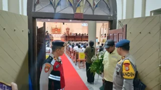 Sterilisasi Ketat dan Pengamanan Humanis Jaga Ibadah Jumat Agung di GSJPDI Pacet