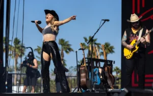 Sydney Sweeney Bikin Heboh di Stagecoach Festival dengan Duet Bersama Bailey Zimmerman