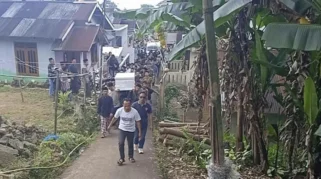 Tangis Pecah Setibanya Jenazah Diva di Ngroto Batang, Remaja ART Terjatuh di Apartemen Jakarta