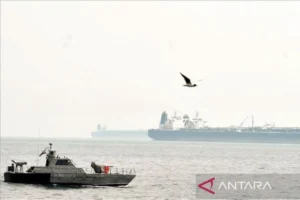Tegang! Detik-detik militer Iran sergap kapal terafiliasi Israel di Selat Hormuz