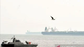 Tegang! Detik-detik militer Iran sergap kapal terafiliasi Israel di Selat Hormuz