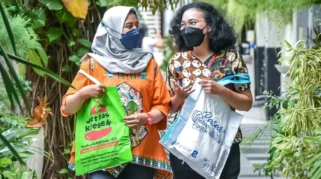 Tekan Penggunaan Kresek, PDI Perjuangan Jember Bagikan 1.000 Tas Belanja Gratis di Tiga Pasar Tradisional