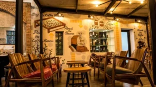 Tempat Ngopi dengan Dekorasi Seni Lokal di Banyuwangi yang Wajib Dicoba