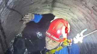 Tim Damkar Banyuwangi Selamatkan Sapi Terperangkap di Sumur 12 Meter