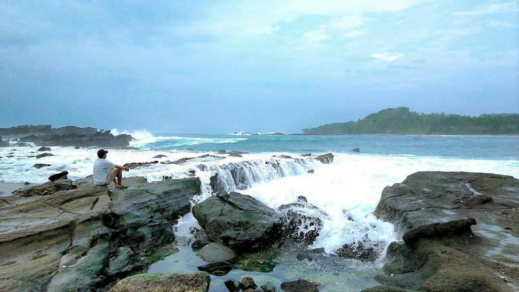 Tips liburan keluarga ke Pantai Karang Taraje: Memilih akomodasi yang tepat