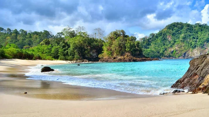 Tips Memilih dan Menikmati Pantai di Banyuwangi